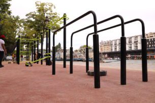 équipement de sport extérieur pour une aire de street workout : figure triple dips vue 2