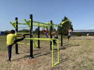 équipement de sport extérieur pour une aire de street workout : cross training v2 utilisation 4 personnes