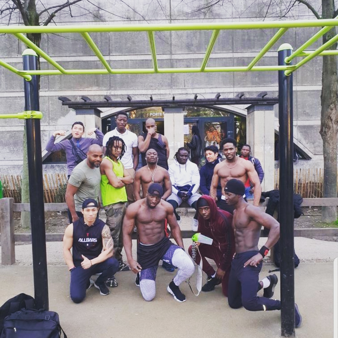 équipement de sport extérieur pour une aire de street workout : barre de traction pont de singe damapro