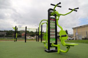 agrès de sport extérieur pour une aire de fitness : Push pull freetness sol souple