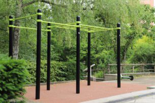 équipement de sport extérieur pour une aire de fitness :barre de traction pont de singe