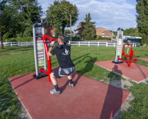 parcours sportif hack squat lens piston aire de fitness plein air vue 2