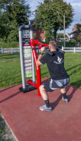 parcours sportif hack squat lens piston aire de fitness plein air