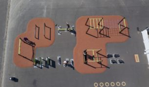 équipement de sport extérieur pour une aire de fitness : plateau ninja vue du dessus