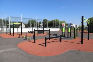 équipement de sport extérieur pour une aire de fitness : plateau ninja