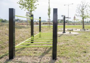 parcours santé ikea pont de motricité aire de fitness plein air vue 2