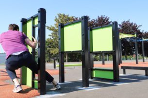 équipement de sport extérieur pour une aire de fitness : triple panneaux du plateau ninja