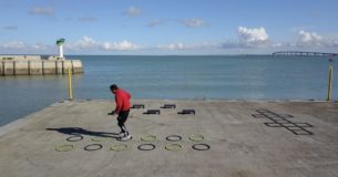 Agrès de sport extérieur pour une aire de fitness outdoor : anneaux motricité freetness