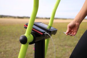 équipement de sport extérieur pour une aire de fitness outdoor : vélo elliptique chargeur r-pro chargeur cable