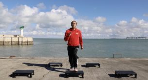 Agrès de sport extérieur pour une aire de fitness outdoor : plateau steps freetness