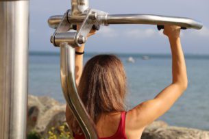 Push Pull inox fitness de plein air face à la mer