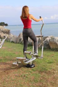 vélo elliptique inox fitness de plein air front de mer exercice