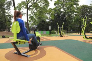 agrès de sport extérieur pour une aire de fitness : Vélo semi-allongé chargeur RPRO vue 2