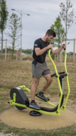 parcours sportif vélo elliptique chargeur smartphone aire de fitness plein air