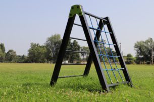 agrès de sport pour un parcours santé : dôme escalade vue 2