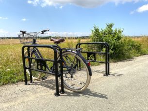 borne vélo pour une aire de fitness attache