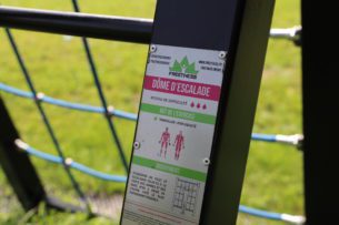 agrès de sport pour un parcours santé : notice dôme escalade