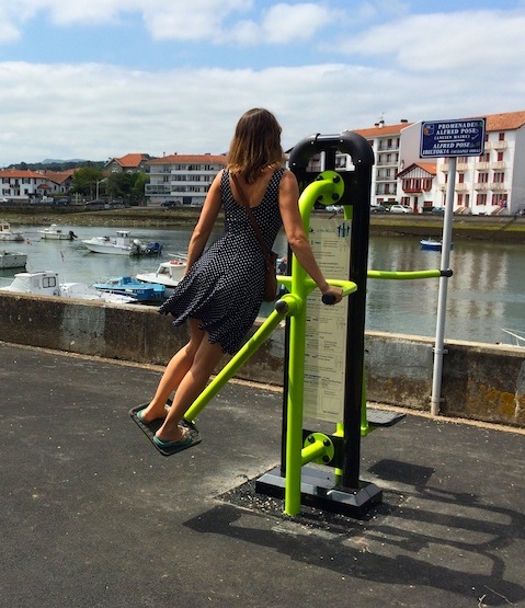 aire de fitness bords de mer saint jean de luz balancelle