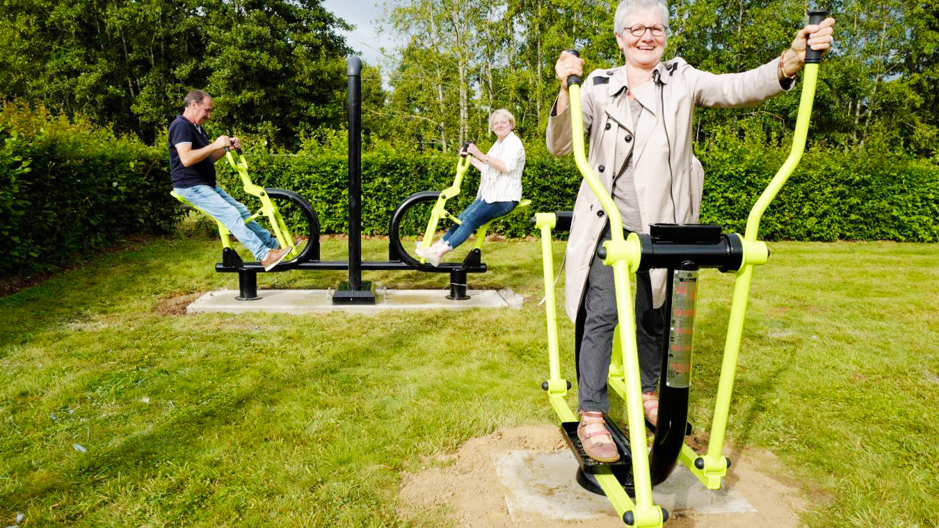 Vélo elliptique aire de fitness